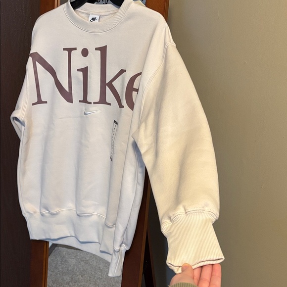 NWT Nike Women’s Crewneck Size XS - Picture 5 of 8